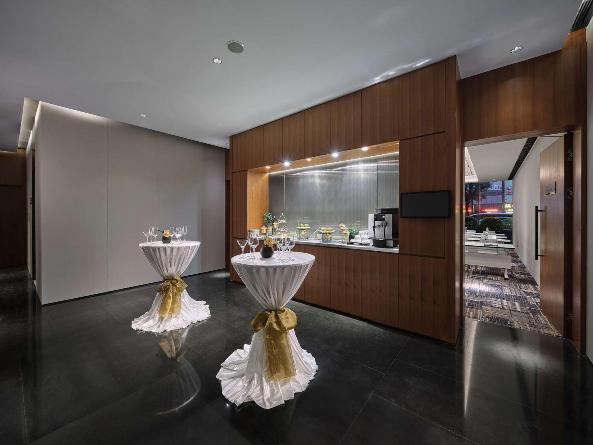 Hilton Garden Inn Guangzhou Tianhe Exterior photo